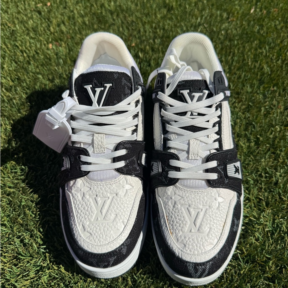 Louis Vuitton Black and White Monogram Low-Top Trainer size 38